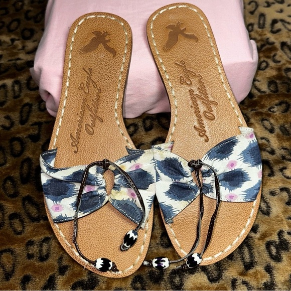 🌸 American Eagle Outfitters Fabric Bow Beaded Thong Sandals – Size 8 - Picture 1 of 5